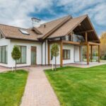 Family-Friendly Accommodation - Residential cottage house with courtyard